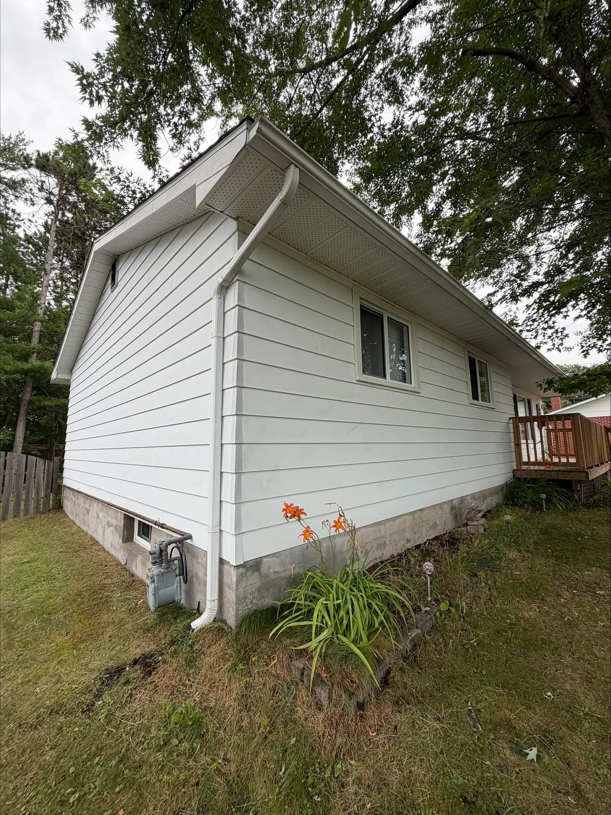 Clean siding corner and soffits after a soft wash on an Ottawa Valley home